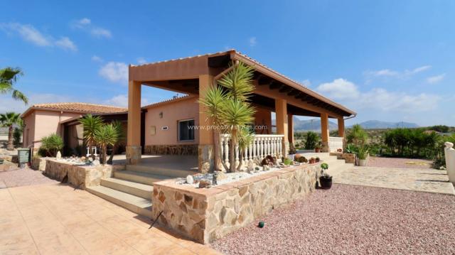 4 bedroom Country Property in Albatera