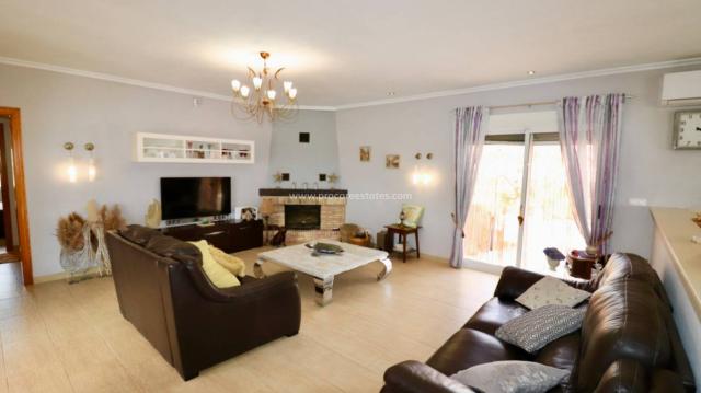 4 bedroom Country Property in Albatera