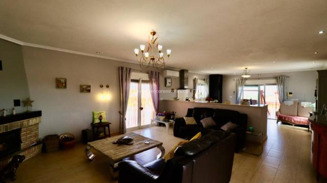4 bedroom Country Property in Albatera