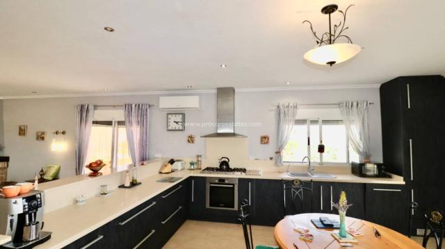 4 bedroom Country Property in Albatera