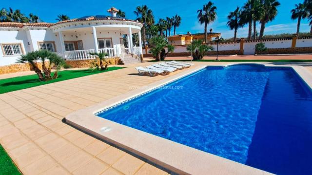 3 bedroom Country Property in Catral