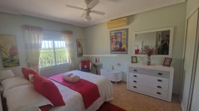 3 bedroom Country Property in Catral