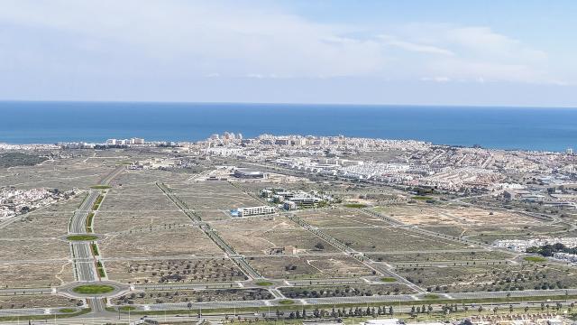 3 bedroom VILLA in TORREVIEJA