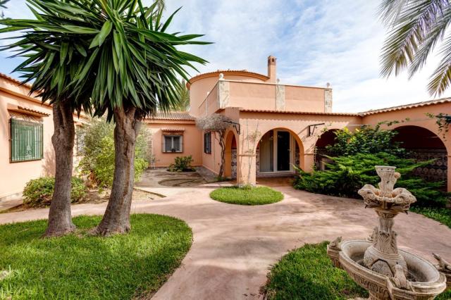 5 bedroom VILLA in TORREVIEJA