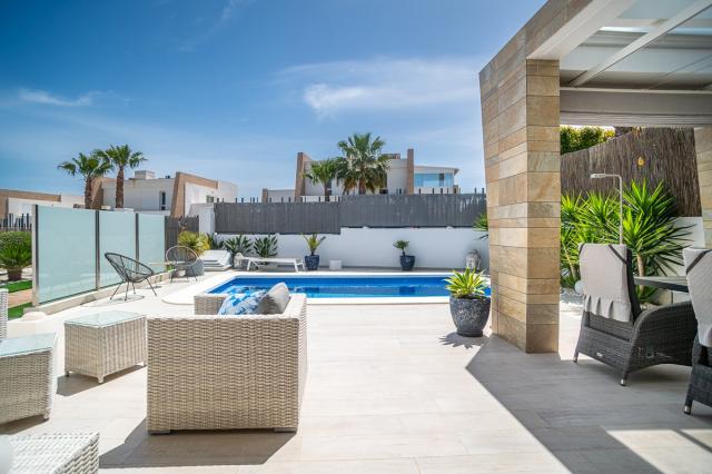 3 bedroom VILLA in ALGORFA