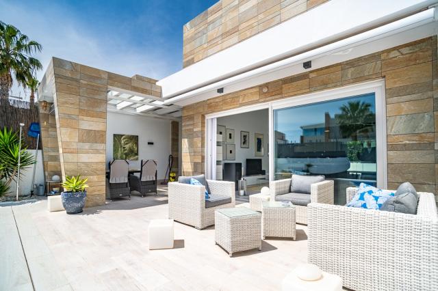 3 bedroom VILLA in ALGORFA