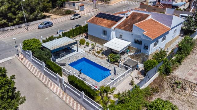 3 bedroom VILLA in LA MARINA