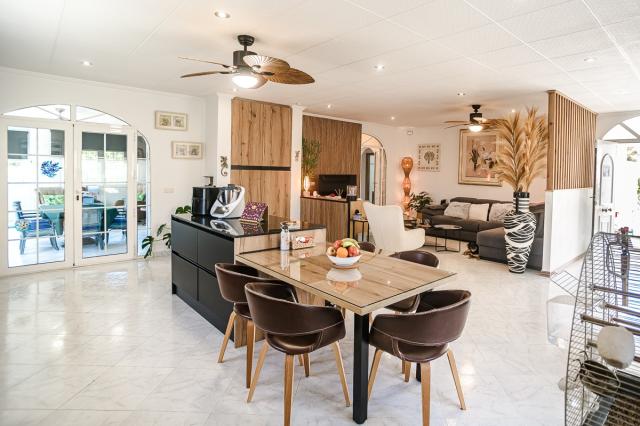 3 bedroom VILLA in LA MARINA