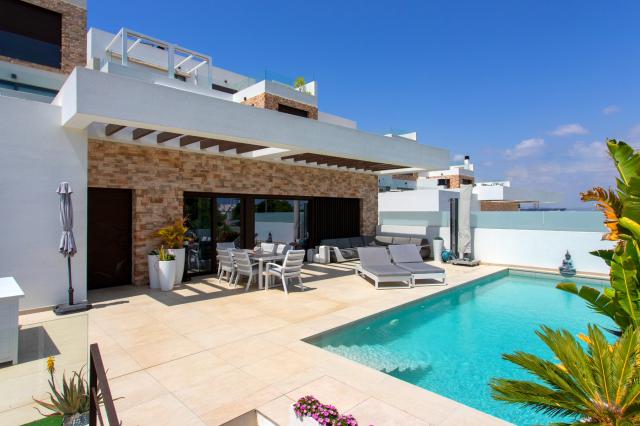 4 bedroom VILLA in ROJALES
