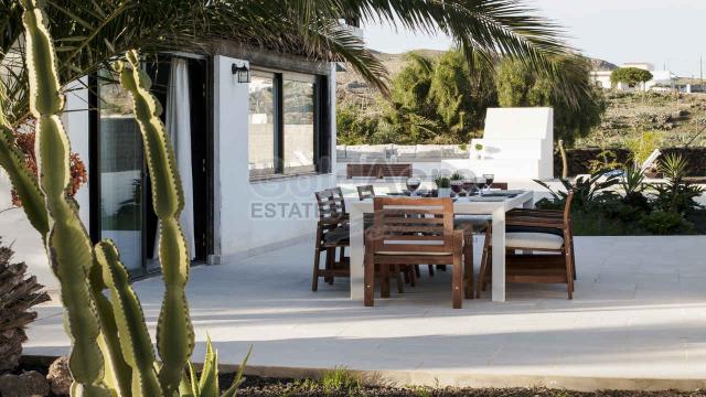 4 bedroom Villa in La Oliva