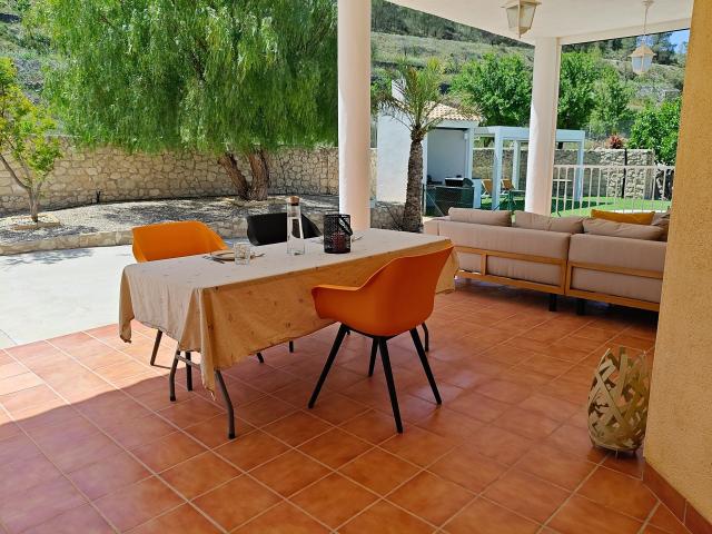 3 bedroom Villa in Petrer
