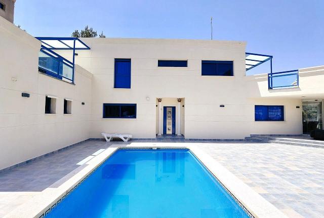 5 bedroom Villa in Altea