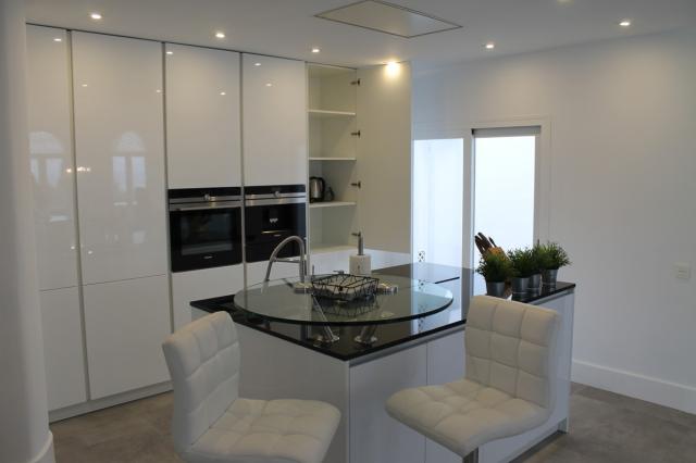 2 bedroom Apartment - Middle Floor Apartment in Marbella