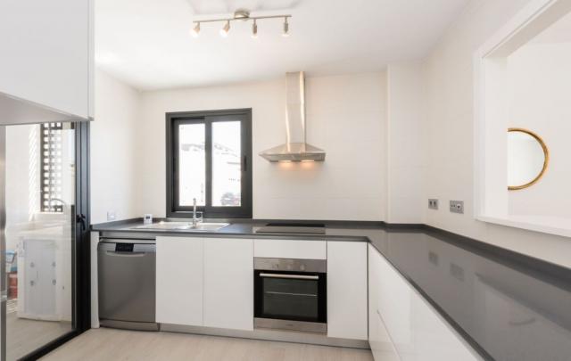 3 bedroom Apartment - Middle Floor Apartment in Estepona