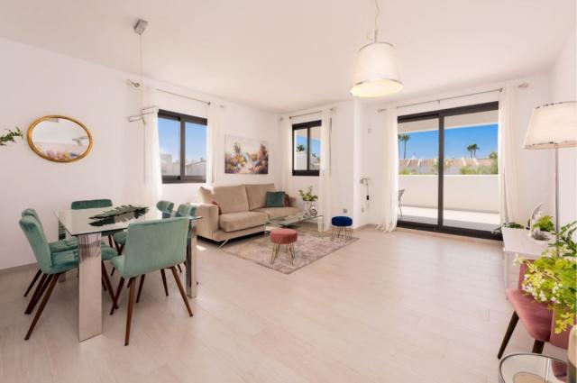 3 bedroom Apartment - Middle Floor Apartment in Estepona