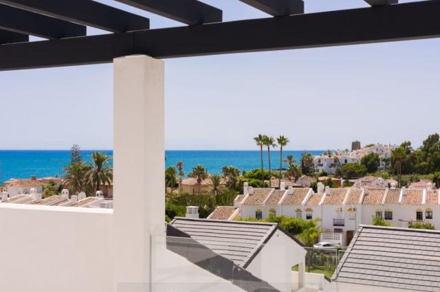 3 bedroom Apartment - Middle Floor Apartment in Estepona