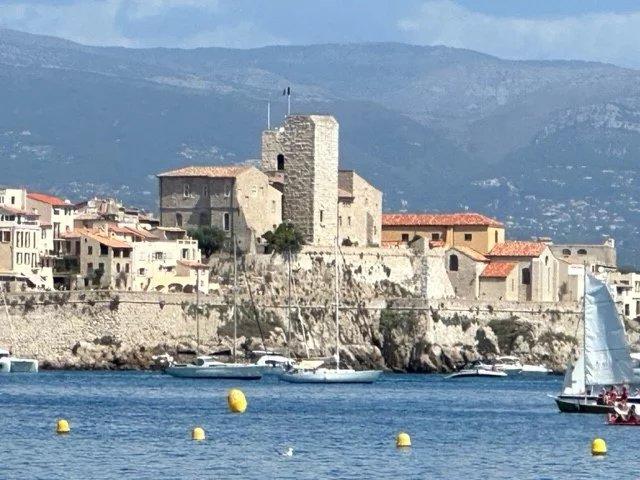 3 bedroom Apartment in Antibes