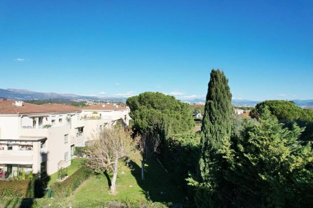 3 bedroom Apartment in Antibes