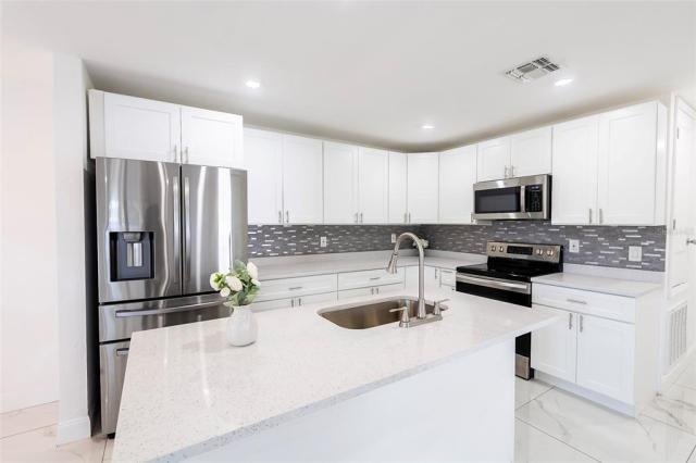4250 LAKE AVENUE,KISSIMMEE,Osceola,Residential