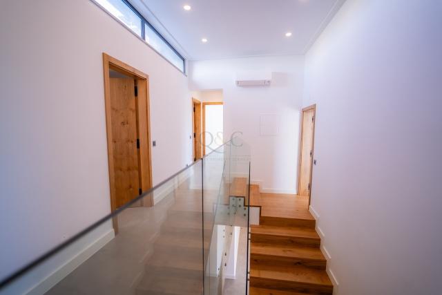 villa for sale in Quarteira
