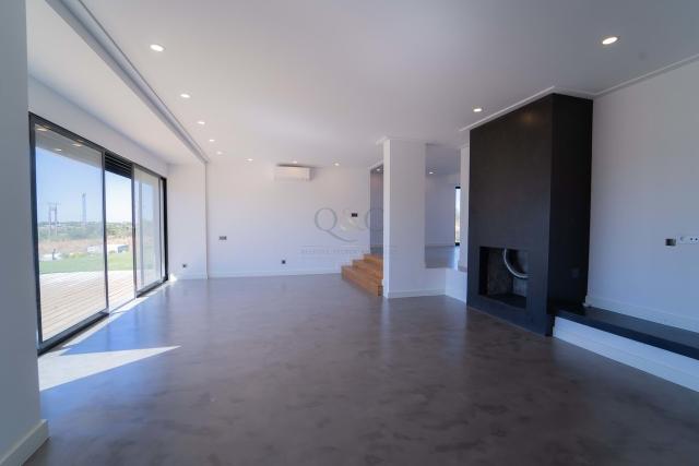 villa for sale in Quarteira