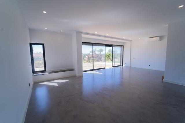villa for sale in Quarteira