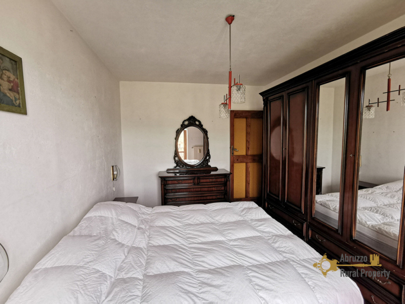 Beautiful stone villa with garden and olive grove. San Buono.