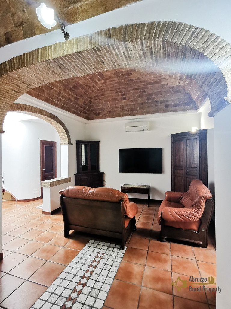 Renovated ancient house at just 3 km from the beach. Vasto.