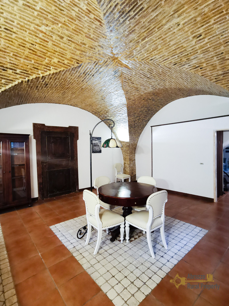 Renovated ancient house at just 3 km from the beach. Vasto.