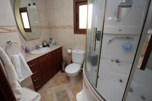 4 bedroom Detached Villa in Chloraka