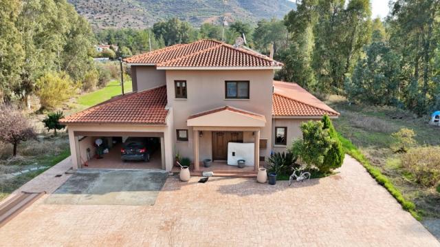 4 bedroom Detached Villa in Mosfiloti