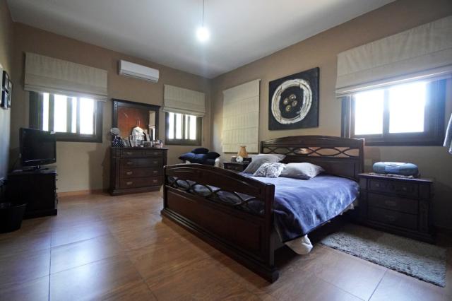 4 bedroom Detached Villa in Mosfiloti