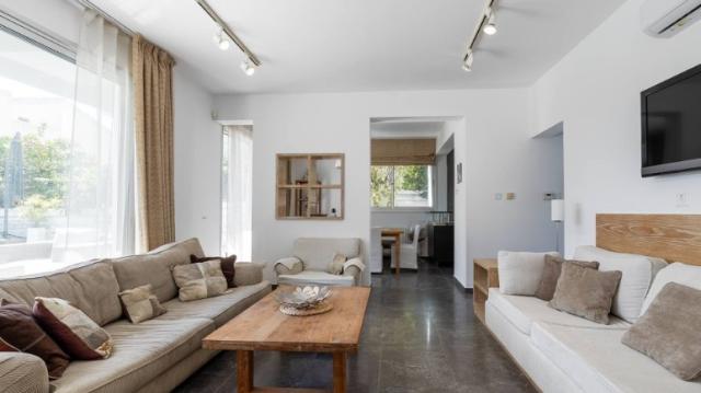 4 bedroom Detached Villa in Pyrgos
