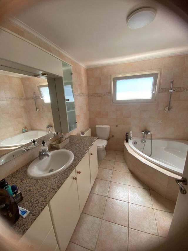 5 bedroom Detached Villa in Pyrgos