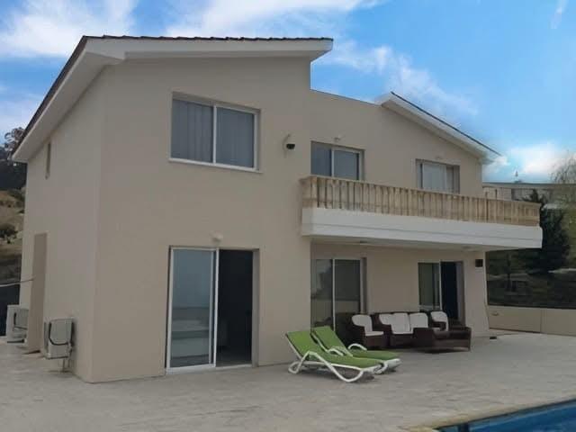 4 bedroom Detached Villa in Tsada