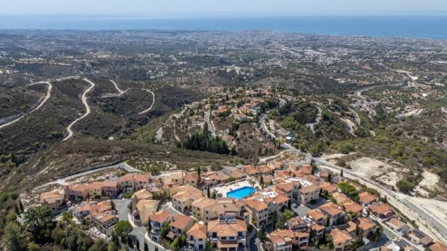 2 bedroom Town House in Tsada