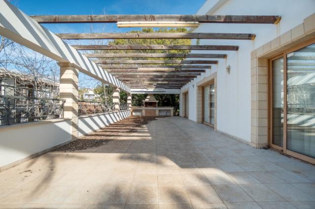 6 bedroom Detached Villa in Chloraka
