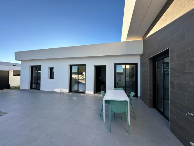 3 bedroom Detached in Roldan
