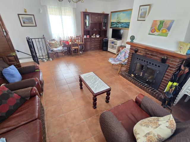 4 bedroom Village House in Alcaucin