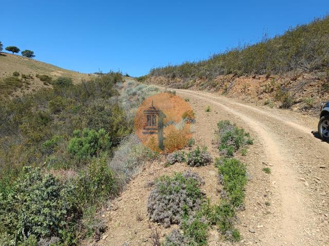 Land for sale in Odeleite