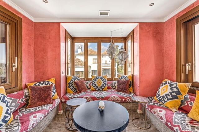 16 bedroom Villa in Estepona