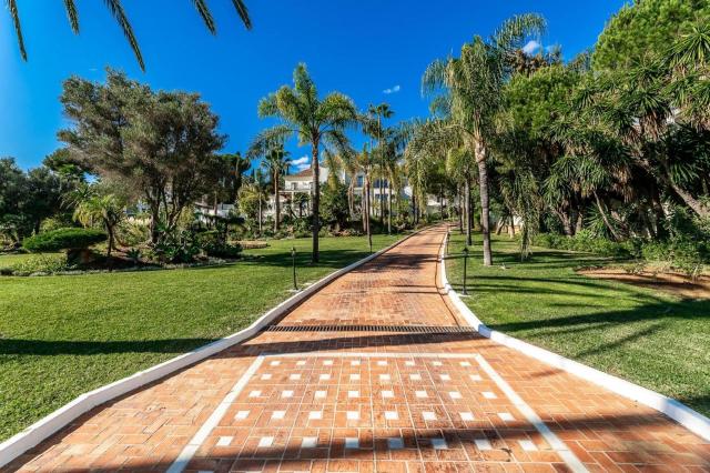 16 bedroom Villa in Estepona