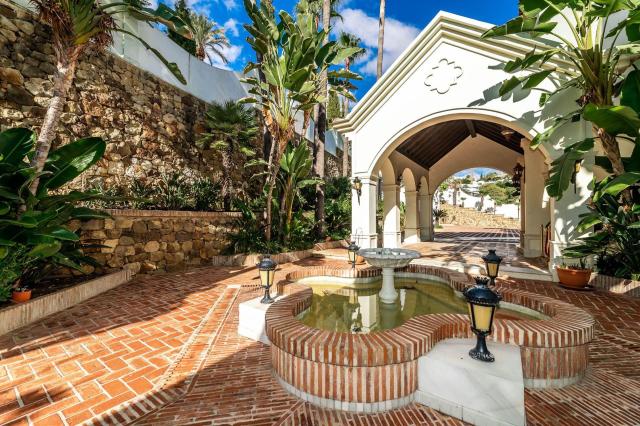 16 bedroom Villa in Estepona