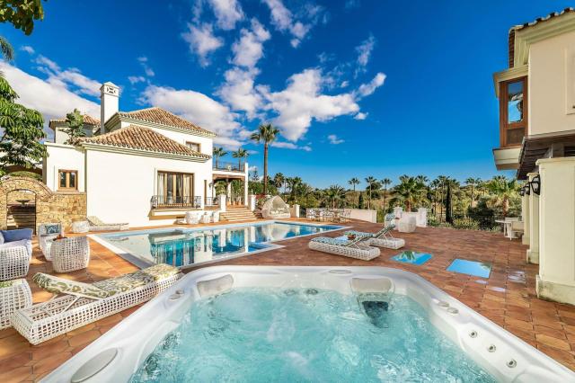 16 bedroom Villa in Estepona