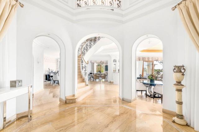 16 bedroom Villa in Estepona