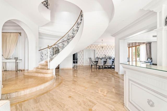 16 bedroom Villa in Estepona