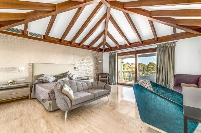 16 bedroom Villa in Estepona