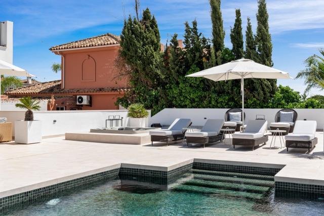 5 bedroom Villa in Marbella