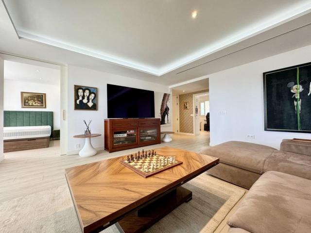 4 bedroom Apartment in Estepona