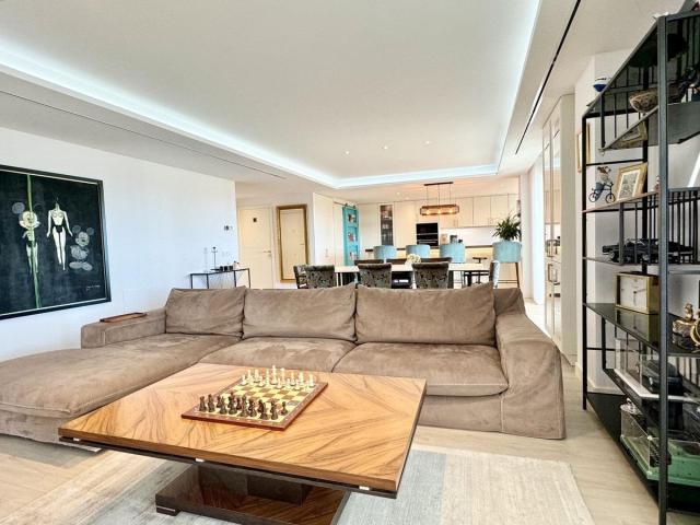 4 bedroom Apartment in Estepona